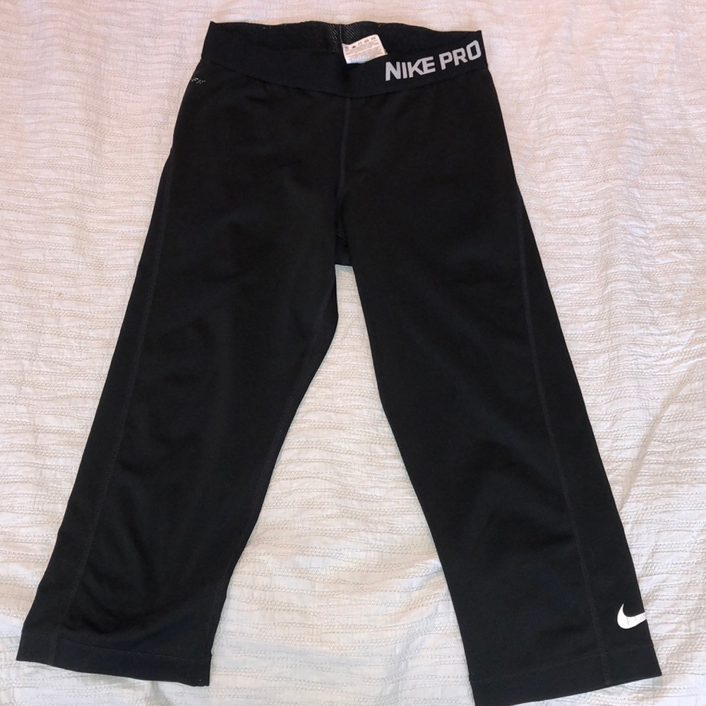 Black capri Nike leggings